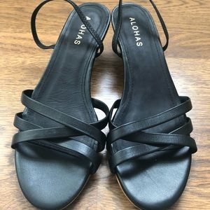 NEW! Alohas strapping leather kitten heel!